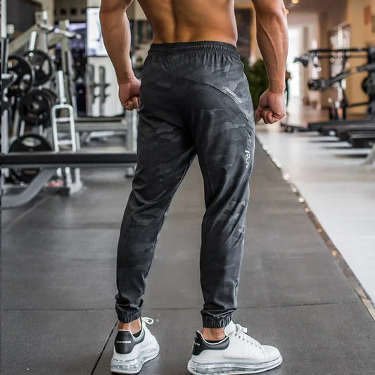 High-quality men's camouflage track pants, ideal for the gym, fitness, and running. Features stretchy, breathable fabric, zippered pockets, and a longer leg